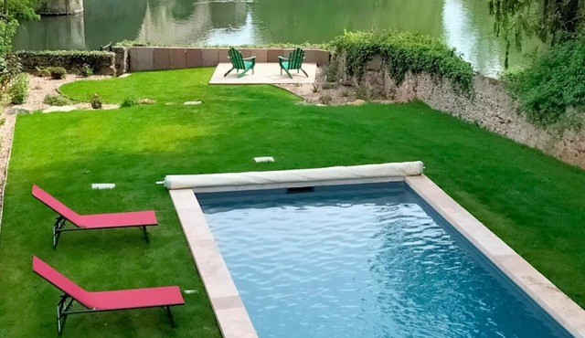 Maison familiale près du Zoo de la Flèche avec piscine chauffée, jardin et cheminée in Bazouges-sur-le-Loir
