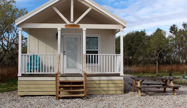 Maple Oak -Beautiful New Tiny Cottage - Perfect Family Getaway in Aransas Pass