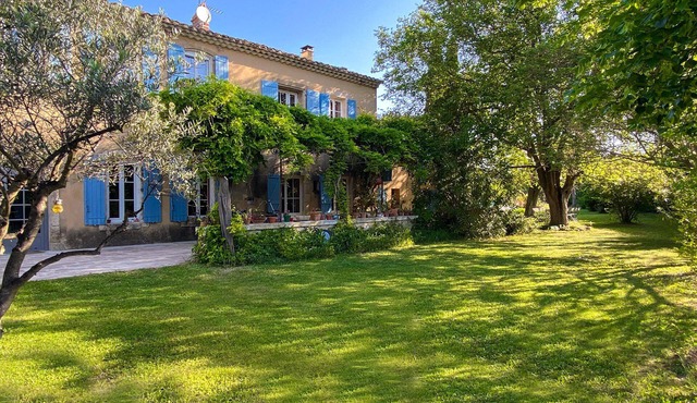 Mas in Provence for 15 people in Cavaillon