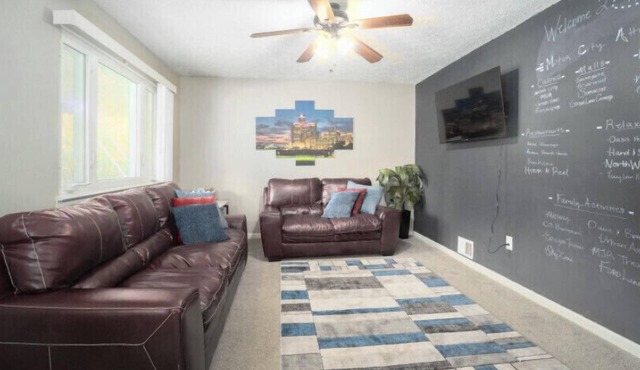 Metro Airport Suite located near busy streets and highways! ASK ABOUT CAR RENTAL in Taylor