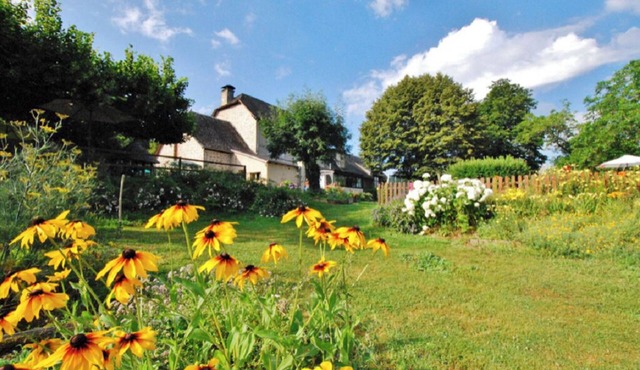 Mobile home in Xaintrie in SAINT GENIEZ O MERLE