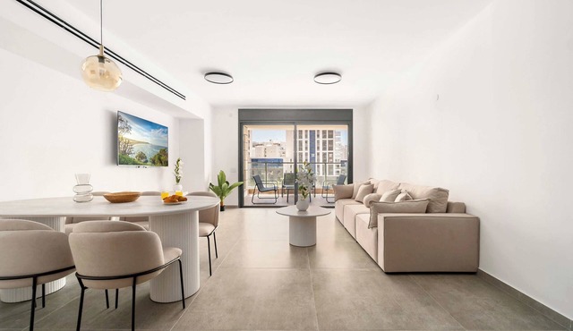 Modern 4BR Apt l Balcony l Mamad l Bldg Renovation in Bat Yam