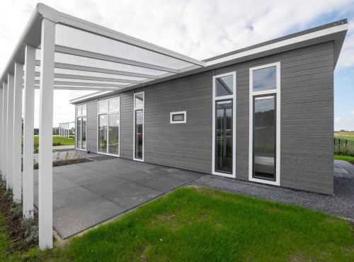 Modern, high-quality chalet with WiFi in Wemeldinge