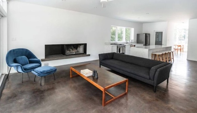 Modern minimalist Beacon-area home 1.5h from NYC in Wappingers Falls