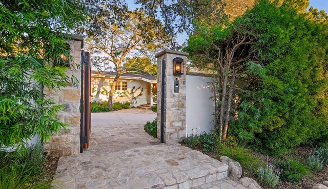 Montecito Luxury | Pickleball, Putting Green, Media Lounge, Hot tub & EV Charger in Montecito