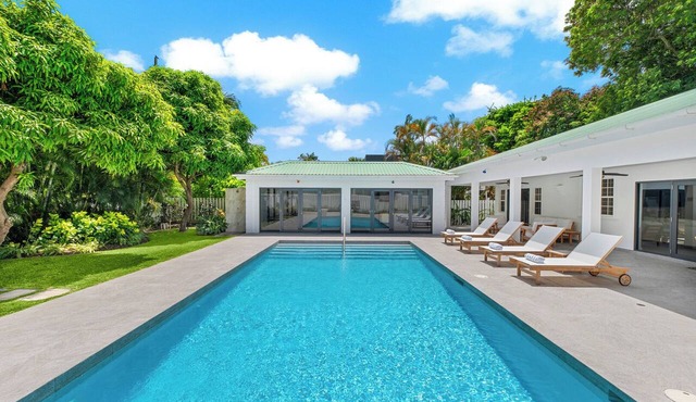 Moonflower Villa: Luxe Oasis in Sunset Crest, Holetown in Sunset Crest
