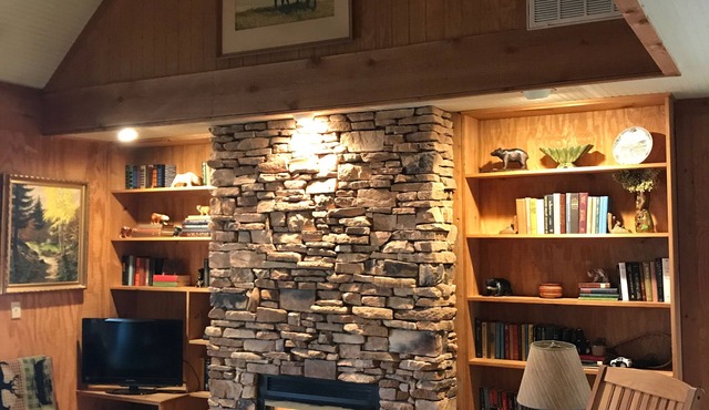 Mtn. Getaway-with HOT TUB! in Weaverville