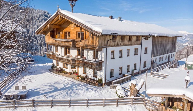 Nice apartment with stunning views over the mountain world in Söll
