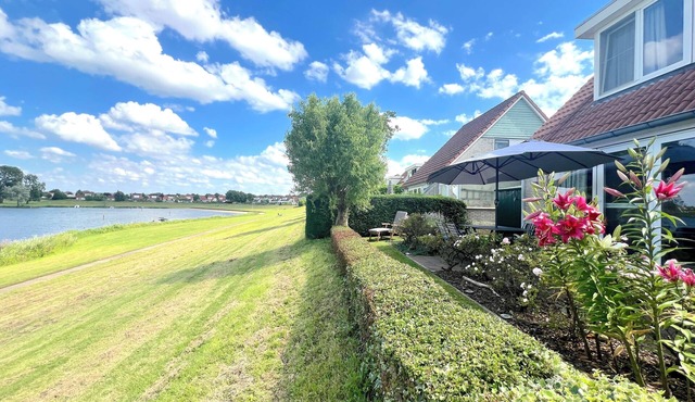 Nice holiday home by the water in Stevensweert in Stevensweert