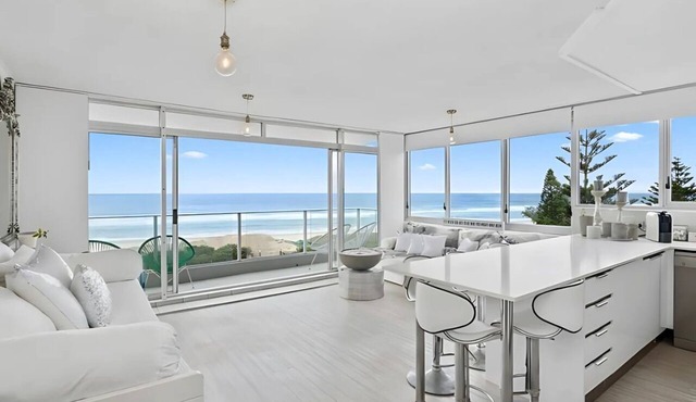 Ocean Views in the Gold Coast w/Pool and Balcony in Gold Coast