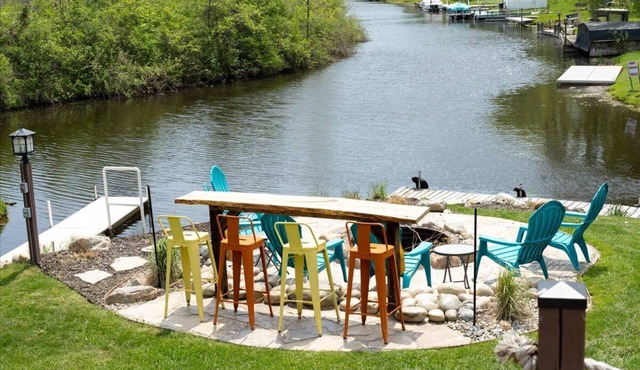 Off the Hook Lodge in Hale