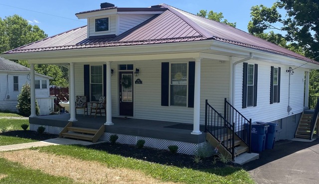 Old Glory - NEWER LISTING/FULLY RENOVATED in Williamstown