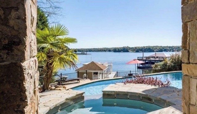 PARADISE AT THE LAKE-Pool & Optional Boat Rental. Great for families! Generator in Sherrills Ford