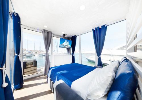 Paradise Blue Houseboat Alghero in Alghero