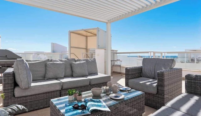 Penthouse with sea views in San Pedro de Alcántara by Costarentals - Ref M34 in San Pedro Alcántara