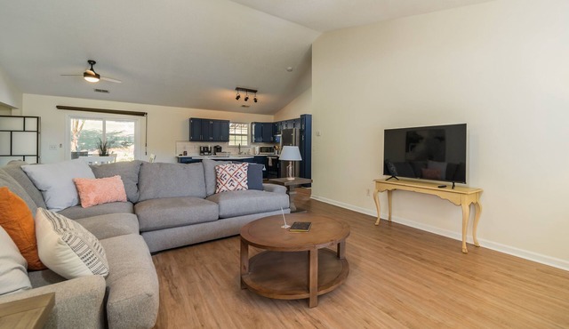 Pet + Family Friendly 4BR Pool House Near Furman in Greenville