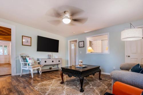 Pet-Friendly 2BR Ranch Wifi Parking Near RTP in Morrisville