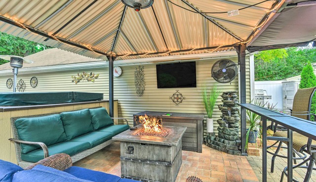 Pet-Friendly Taylor Home w/Backyard Oasis! in Taylor