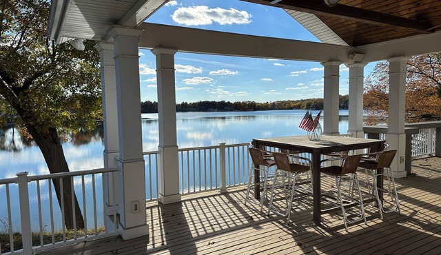 Pine Lake Cottage with Views in Plainwell
