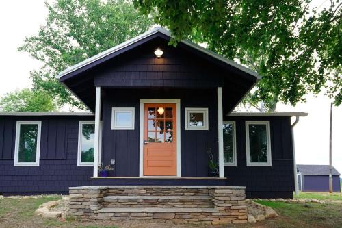 Private Family Cottage 3BR 2 BATH - 2 min to TIEC The Orange Door in Tryon