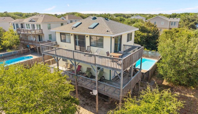 Private pool, hot tub, in Duck. 850 ft to beach! Pet Friendly! in Duck