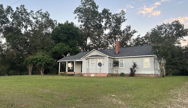 Quiet and spacious home nestled in a pecan orchard and surrounded by farm land in Doerun