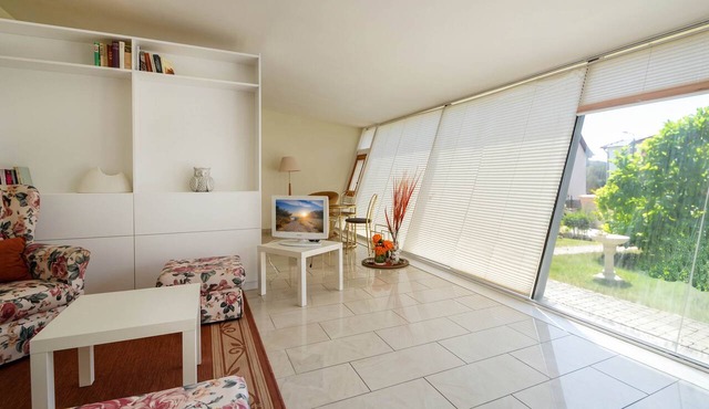 Quiet vacation apartment in Ahlbeck with garden & WLAN - only 400 m to the beach in Seebad Ahlbeck