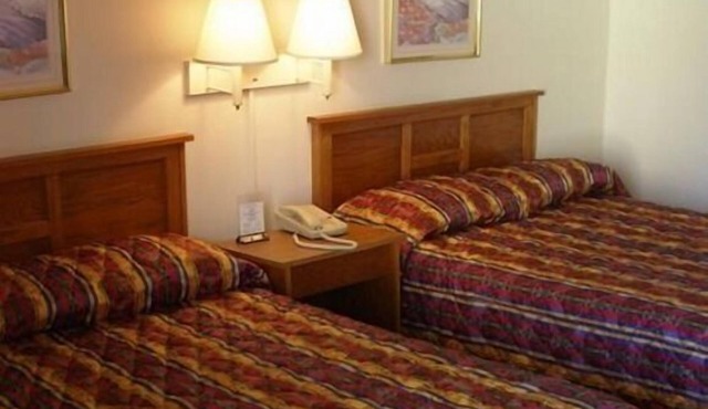Red Carpet Inn in Starke