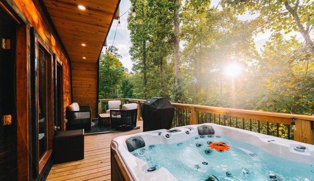 Red River Gorge A-Frame w/Hot Tub + Deck Views in Campton