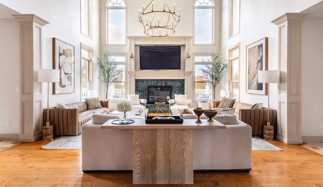 Rhinebrook Estate - 8 Bed/8Bath + Pool (Sleeps 20) in Hyde Park