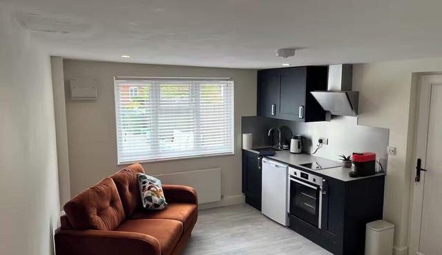 River Studio, Sleeps 2 with Parking & Dog Friendly in Southampton