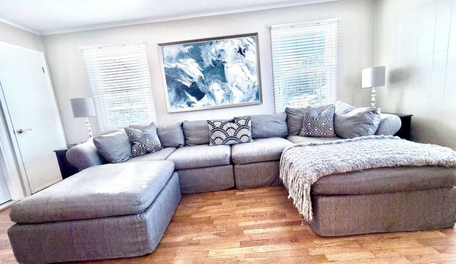 ROMANTIC TOP FLOOR, DOWNTOWN NESTING w KING BED & WATER VIEW OF MT. BALDHEAD in Saugatuck