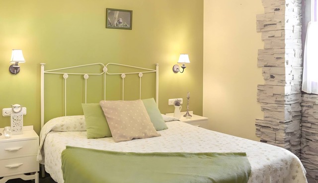 Room 'Double 5' with Mountain Views, Private Garden and Wi-Fi in Deba