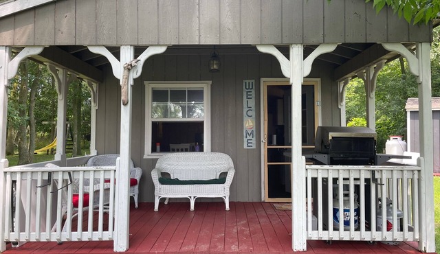 Rustic cottage getaway in Dexter