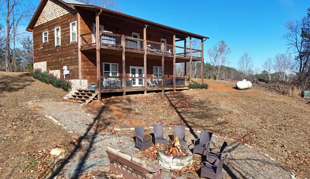 Rustic Moose- Hot Tub, Pets OK, Pool Table, Wifi, Views-Close to Ocoee River in Copperhill