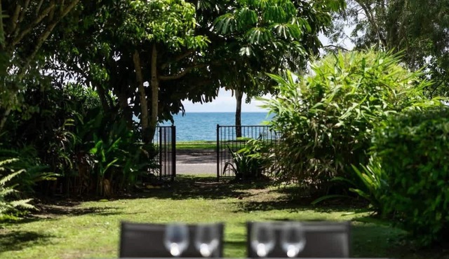 Sea Heaven: Beachfront Getaway on the Esplanade in Clifton Beach