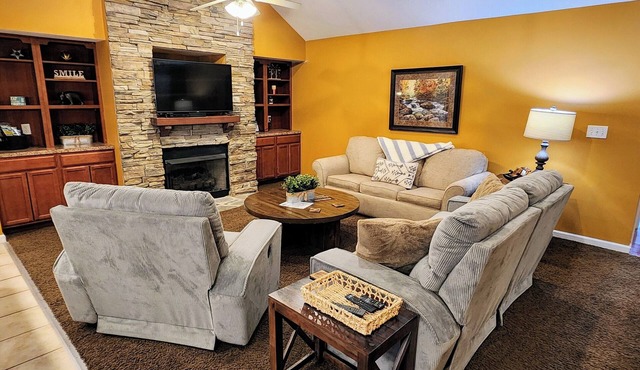 Serenity Cove #327- Your Peaceful Retreat in the Heart of Pigeon Forge in Pigeon Forge