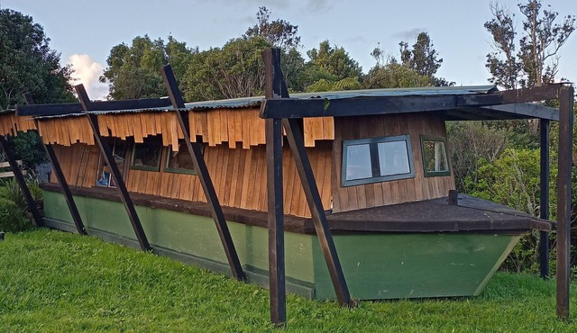 Set in Stone - Boat Cabin in Ruapuke Beach