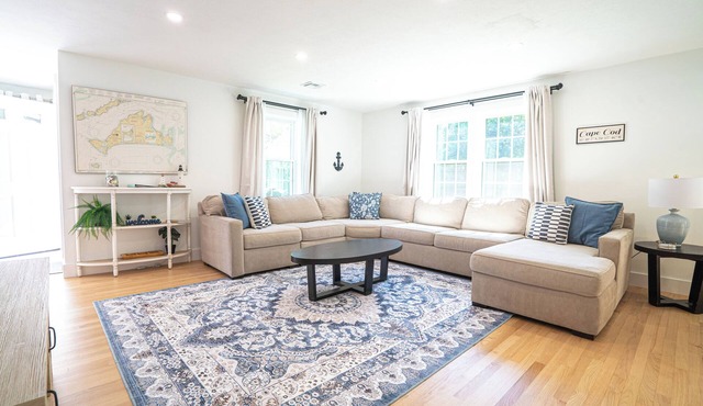 Shining Sea Hideaway・Walk everywhere, 6 Beds, Newly remodeled in Falmouth