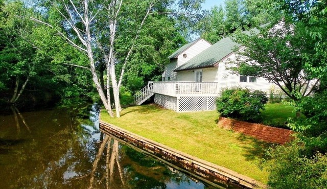 Silver Lake, MI. Nice & Clean Cottage Home. Large Yard. Perfect Location. in Mears
