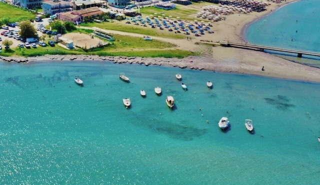 Skouna 1 Luxury Suite in Roda