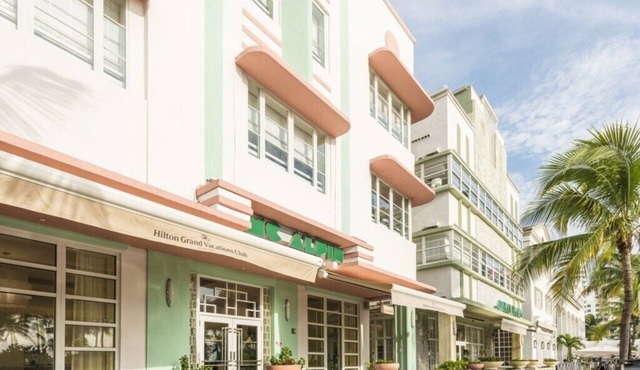 South Beach Miami | Couples Beach Retreat | Beach + Wi-Fi in Miami Beach