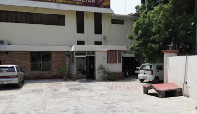 Spacious 5-bedroom hotel in charming Multan with AC in Multan