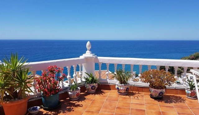 Spacious and bright penthouse with panorama seaview in Nerja