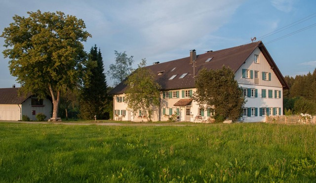 Spacious apartment in a quiet secluded location, large balcony and garden in Isny im Allgäu