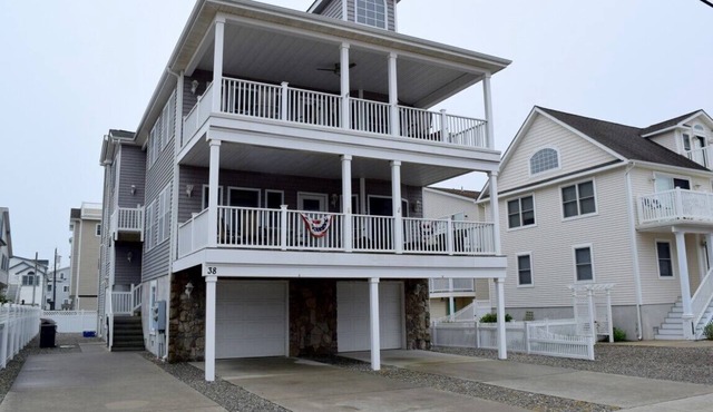 Spacious Beach Block 2nd Floor Duplex in Sea Isle City