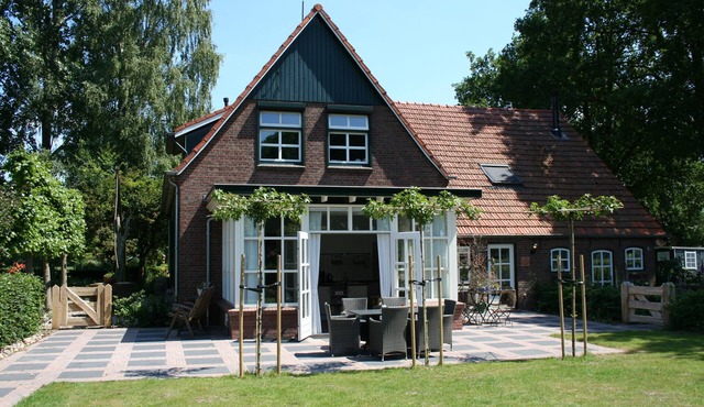 spacious house, 4-6 persons, sauna, conservatory, garden, luxury bathroom in Groenlo
