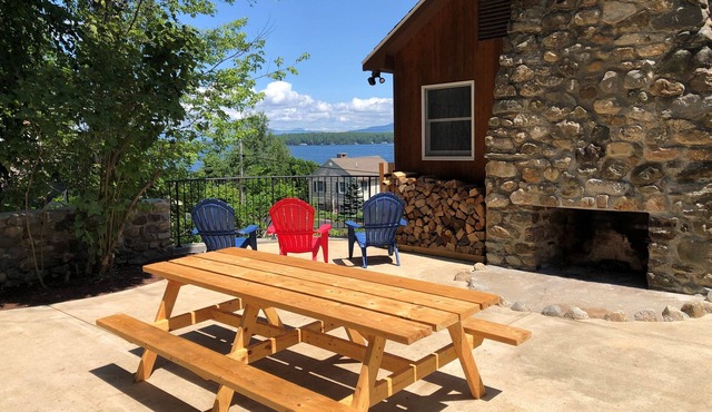 Spacious house across the street from Lake Winnipesaukee in Gilford