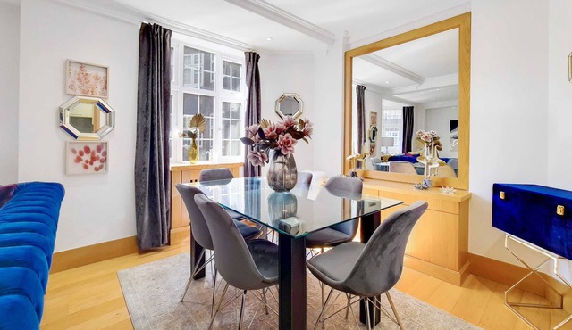 Spacious Knightsbridge Apartment Near Harrods in London