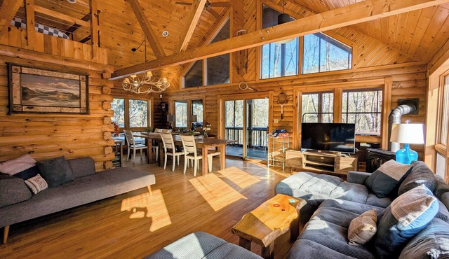 Spacious log cabin in Warrensburg w/Hot Tub: 15 Mi to Lake George in Warrensburg